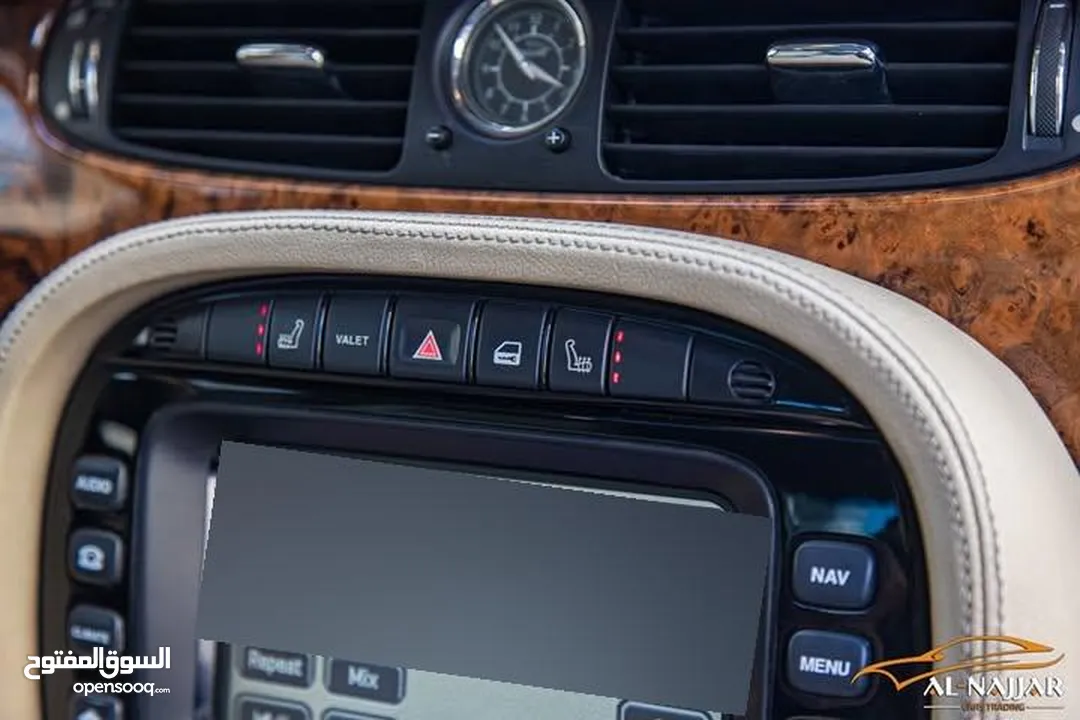 Jaguar Xj8 2005  السيارة مميزة جدا