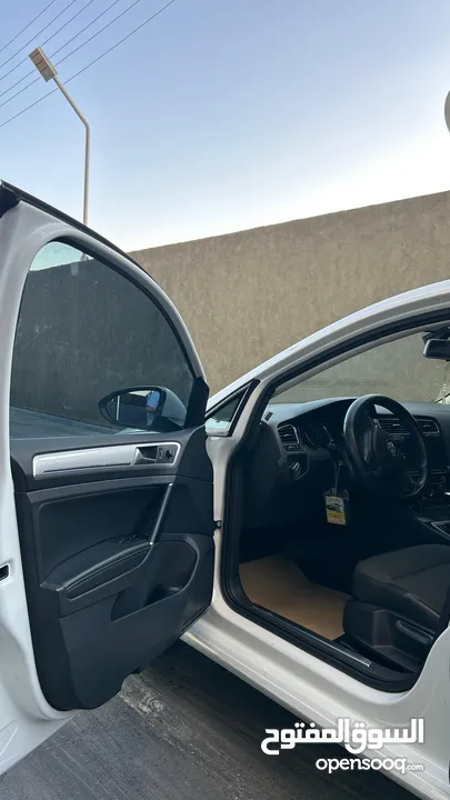 سيارة E-Golf للبيع بسعر ممتاز  كاش فقط