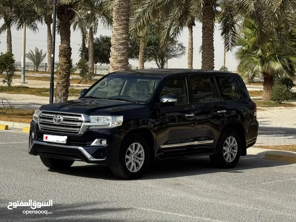 Toyota Land Cruiser GX-R 2017 (Blue)