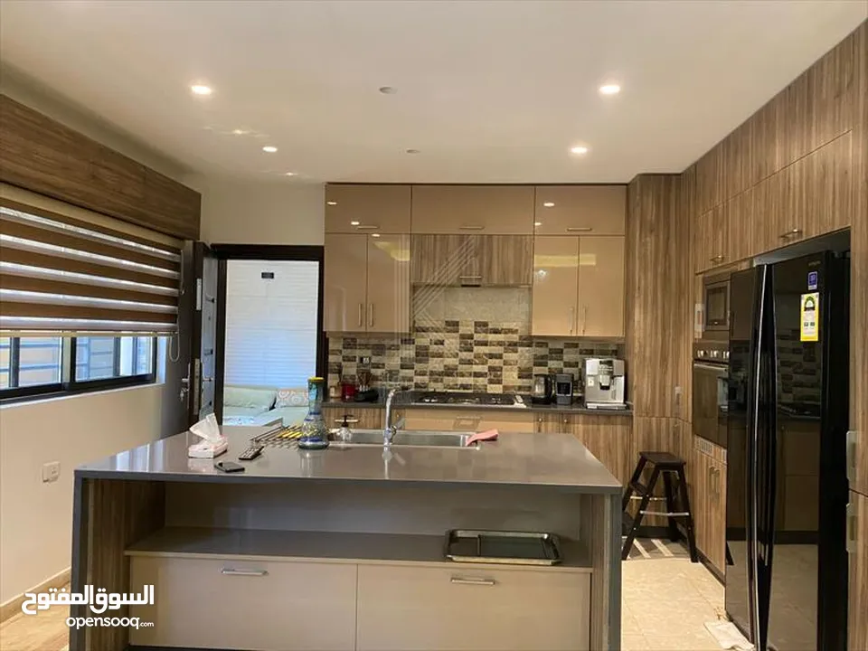 شقة مميزة للبيع على طريق المطار / الحويطي