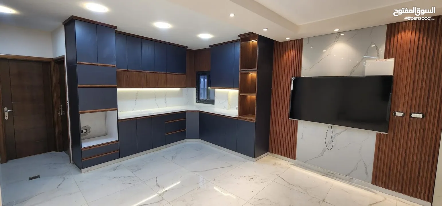 دفعة 1000 شيكل والباقي شيكات وفصل المطبخ الي بناسبك