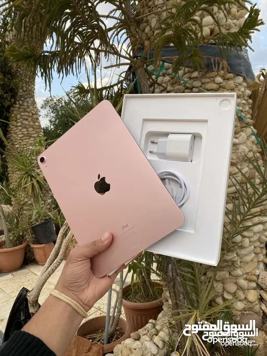 iPad Air 4  ROSE GOLD  64G  •250JD•:السعر حرق