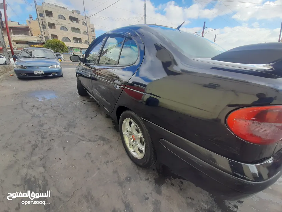 رينو ميغان 2000 لون أسود جير عادي للبيع