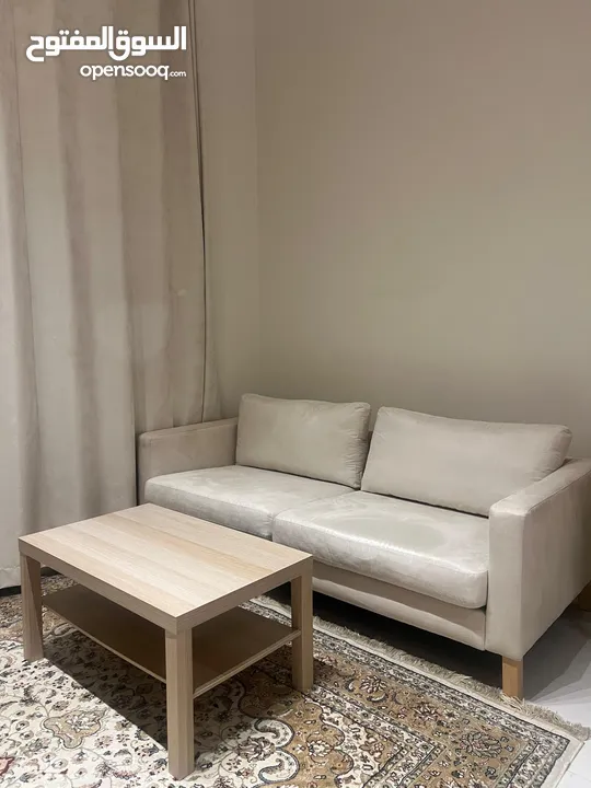 كرسي صوفا و طاولة قهوة -sofa and coffee table