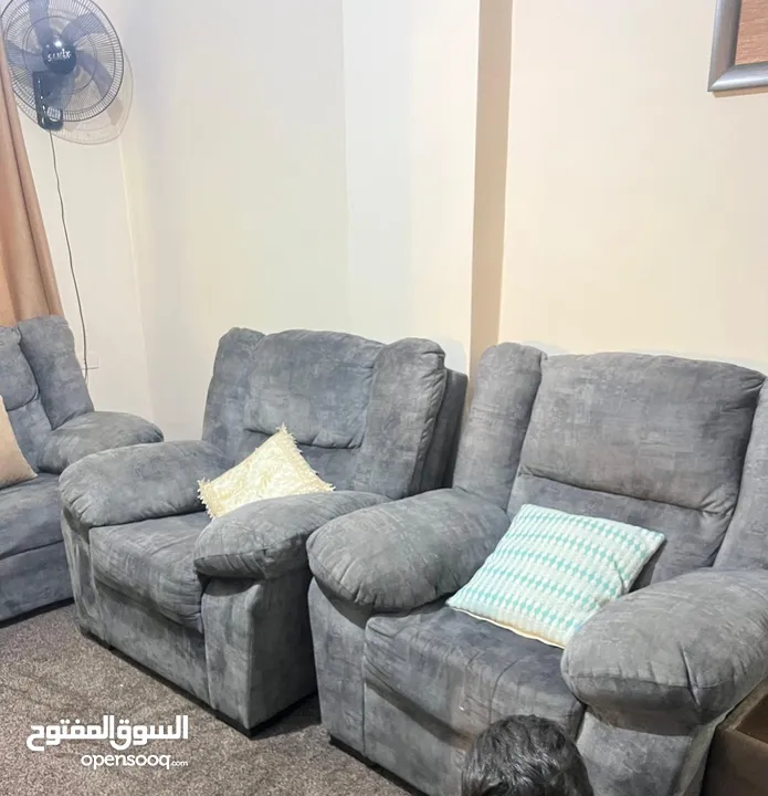 طقم كنب دب 7 مقاعد بحاله جيده للبيع