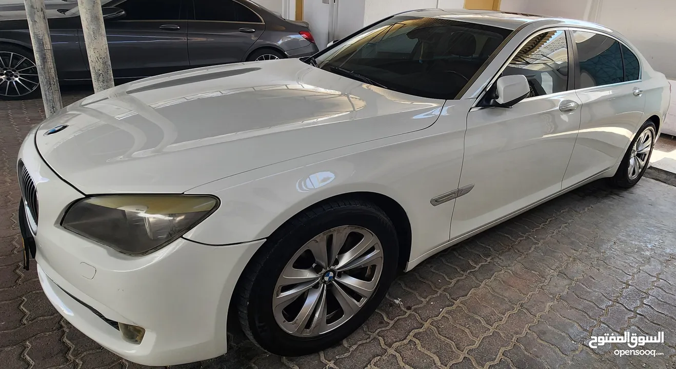 للبيع سيارة BMW/740 لارج