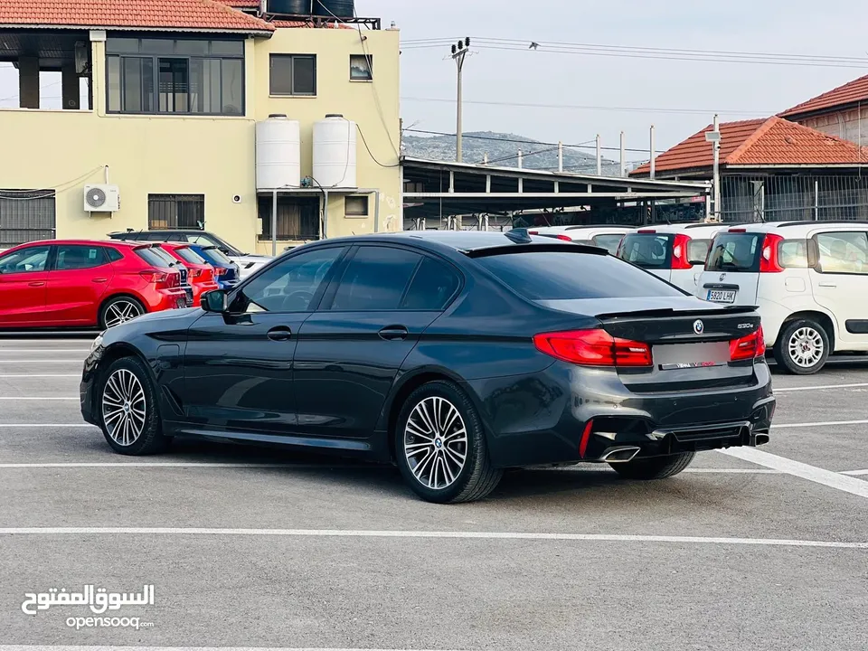 BMW E // 2019 cc benzin  Plug In Hybrid