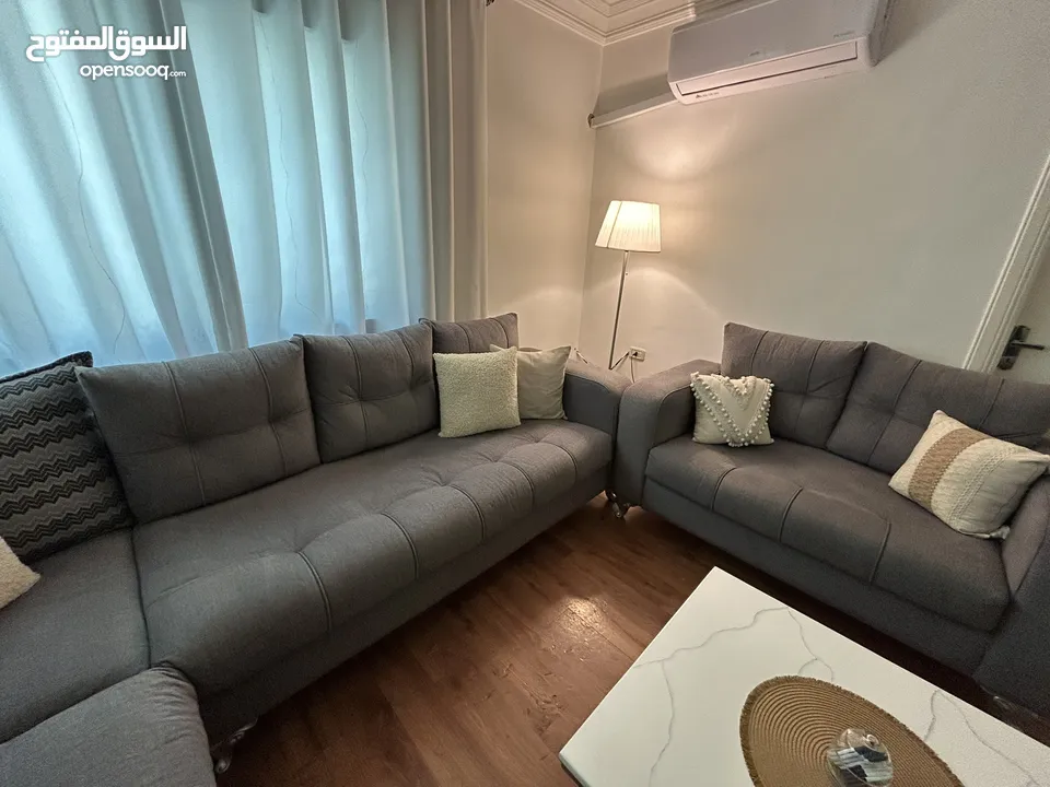 بيع طقم كنب   طقم لغرفة الجلوس بحالة جديدة استخدام خفيف