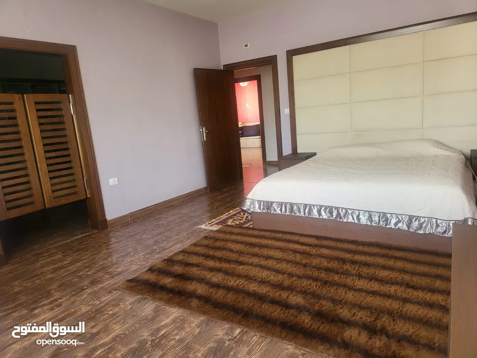 شقة طابق اخير مع روف للبيع ( Property ID : 38964 )