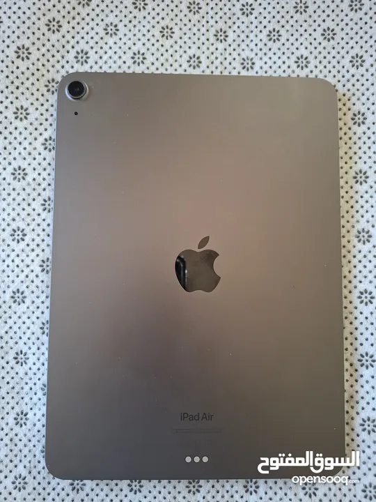 IPad Air 5 بحالة الوكالة ، تحت الكفالة ،جميع أغراضه