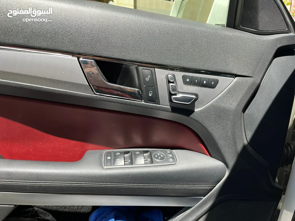 للبيع مرسيدس E250 كشف بحالة ممتازة لون ابيض لؤلؤي فحص كامل
