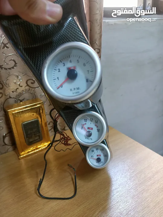 عدادات Sport ( قراءة الـ RPM + Volts + water ) فيبر بحالة ممتازة للبيع