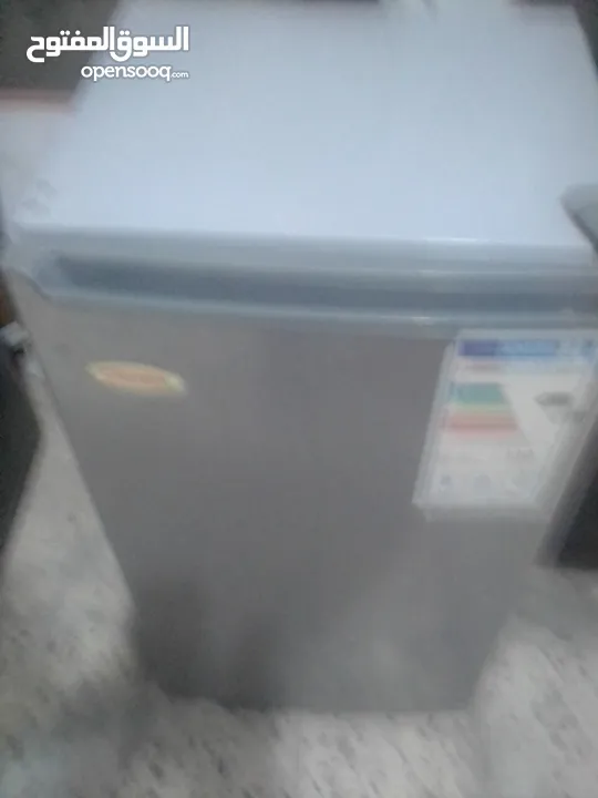ثلاجة مكتب شبه وكالة