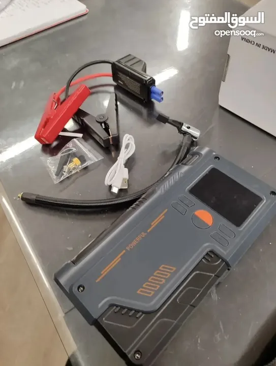 مكثف طاقة ( Jump starter ) لشحن بطارية السيارة بالإضافة إلى القدرة على نفخ العجال