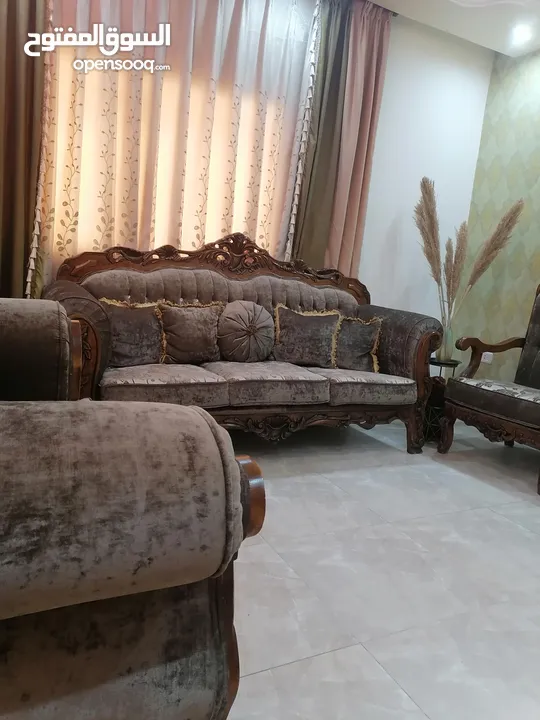 طقم كنب 7 مقاعد ،خشب زان مصري،معاه طاولات جانبية،بحالة ممتازة