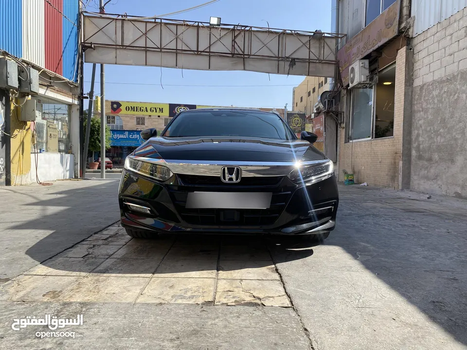 هوندا اكورد تورنج مواصفات خاصة موديل 2019 بحاله الوكاله المسافه المقطوعه 72 الف كيلو