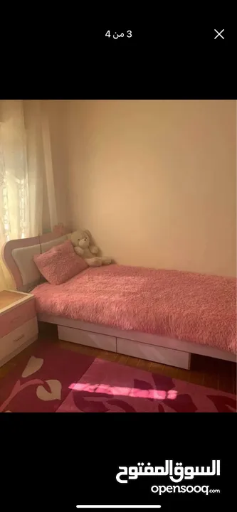 غرفة بنات وردي بحالة ممتازه