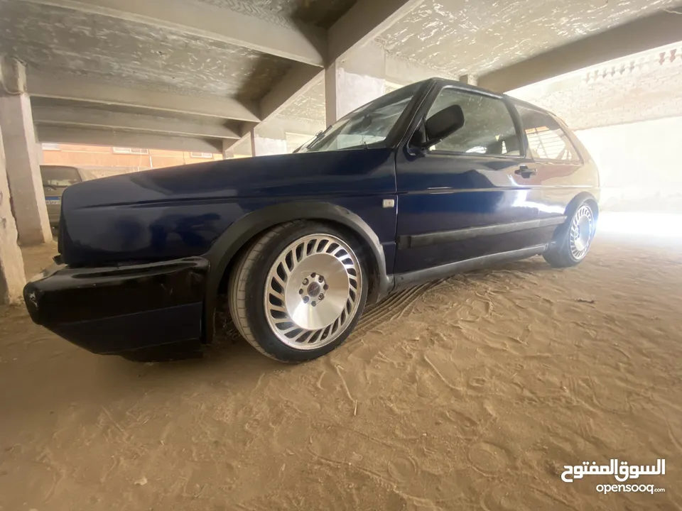 جولف 2 كوبيه gti فبريكه دواخل و سقف و كبوت و شنطه من الخارج