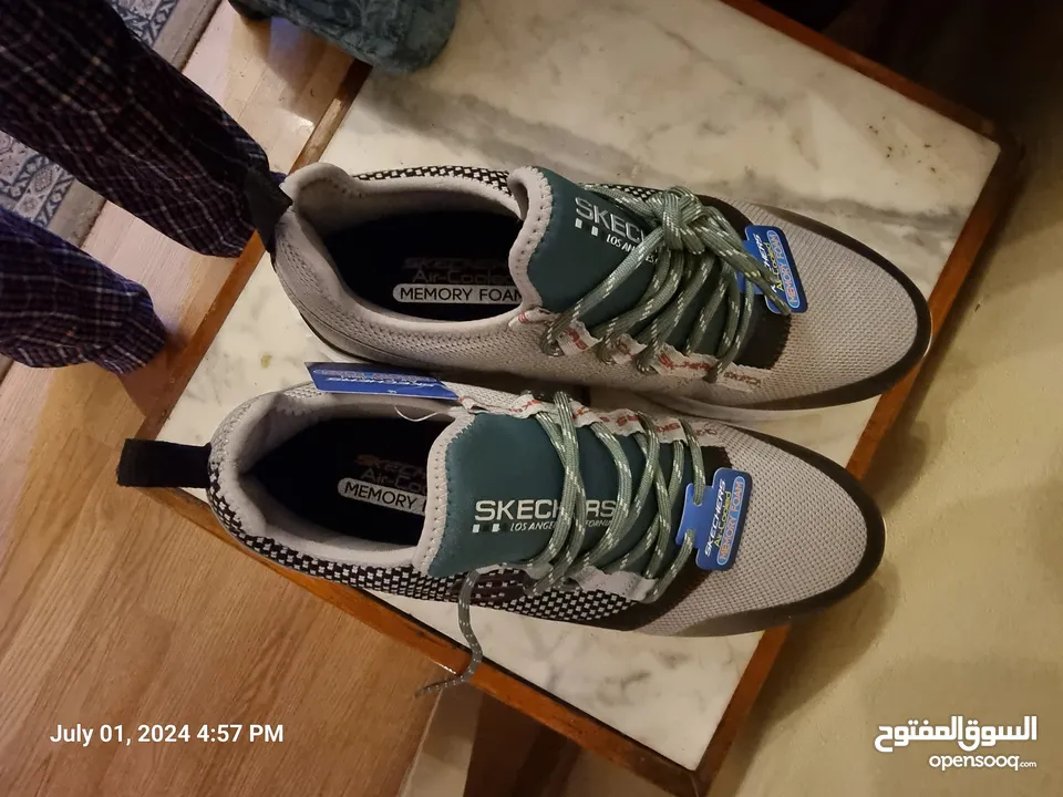 حذاء رياضي  Skechers جديد تماما وارد من نيويورك جوز لونه اخضو والآخر لونه رمادي جديد.
