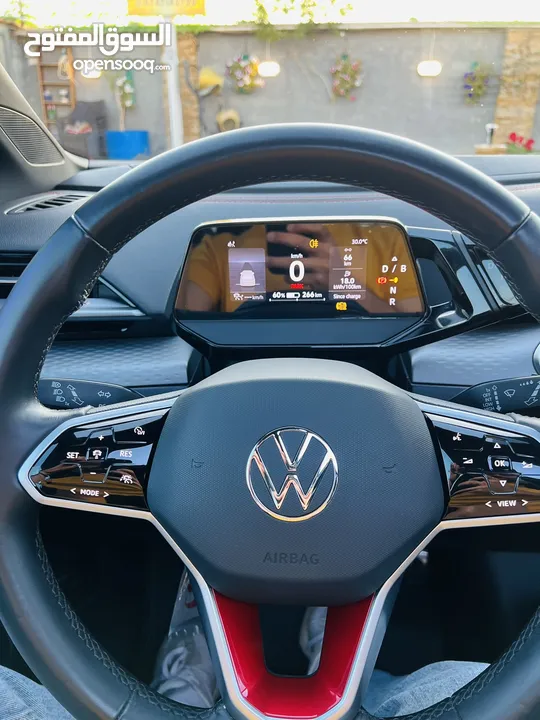 ‏Volkswagen ID6 black edition