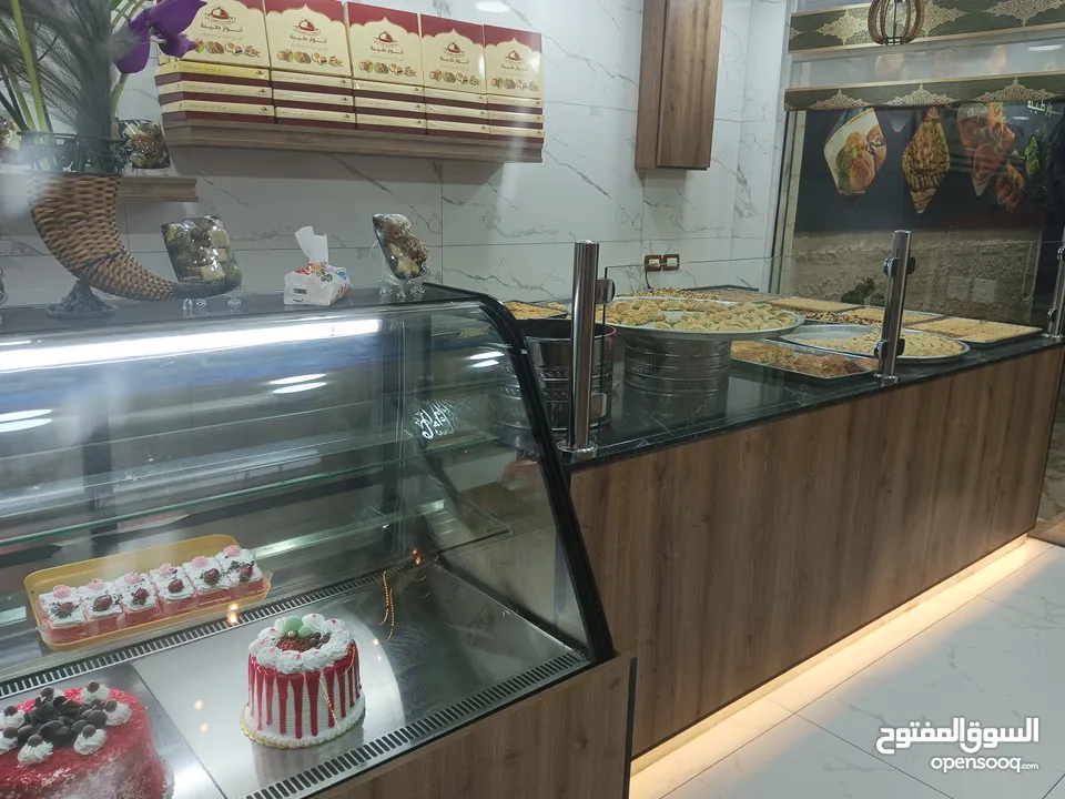 عدة محل حلويات كاملة للبيع بسعر مغري
