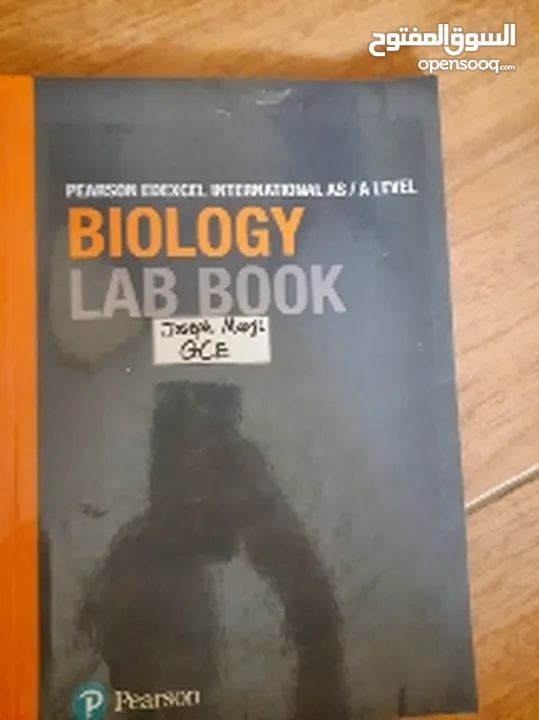 كتب نظام   GCSE  history & lab biology وكتابين رياضيات  9 + 8