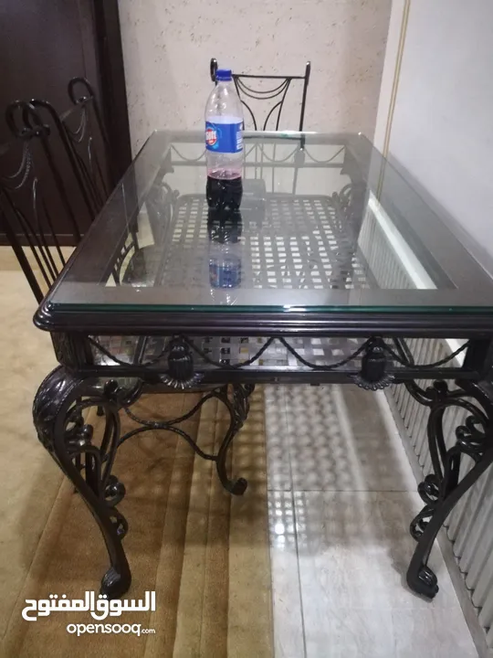 طاولة سفرة معدنية وزجاج راقية