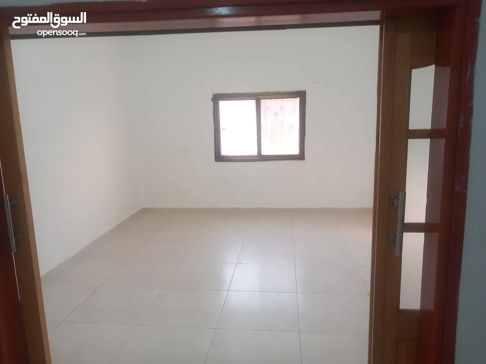 شقه للعرسان غرفتين وصاله موقع مميز