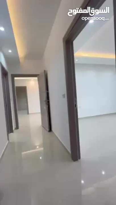 شقق فاخرة ومميزة (شارعين امامي وخلفي/شقتين بالطابق) تشطيب فلل/غير محاطة بالاسكانات ب خاص