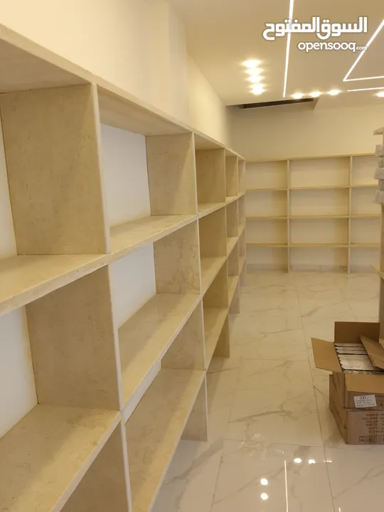 محل مجهز بالكامل بديكور فاخرللبيع