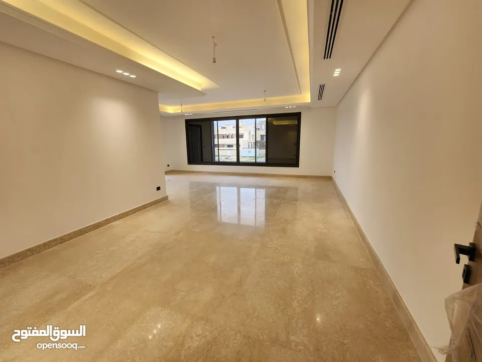 شقة فاخرة للبيع في منطقة الظهير - ref: 14486