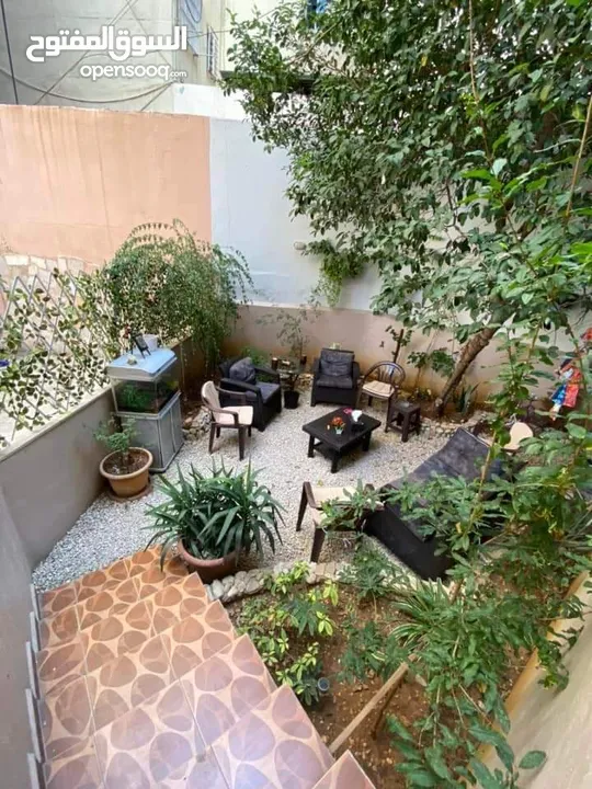 شقة 120متر +حديقة 80 متر في منطقة راس بيروت قرب فندق البريستول للبيع