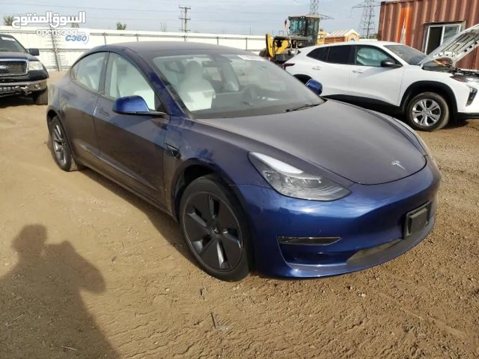 Tesla model 3  موديل 2023 بحال الوكالة  ممشى 10 الاف فقط حادث بسيط جدآ بأمريكا مرفق الصور