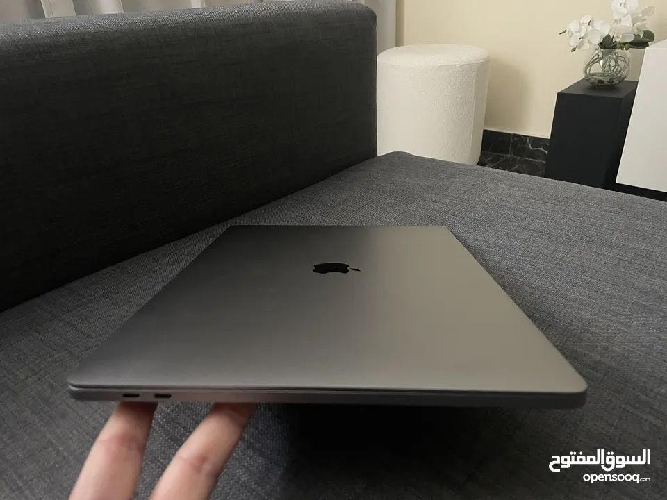 MACBOOK PRO 16” 2019 - CORE i7 - 32GB RAM - RADEON PRO 4GB GRAPHICS