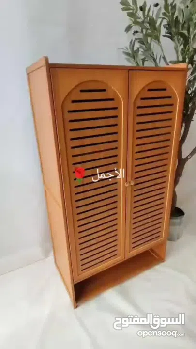 خزانة أحذية طويلة وعمودية من خشب البامبو  قطعة فخمة تنظّم أحذيتك بأسلوب راقٍ وتمنح مدخلك