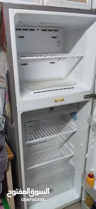 very good condition and clean like the new refrigerator