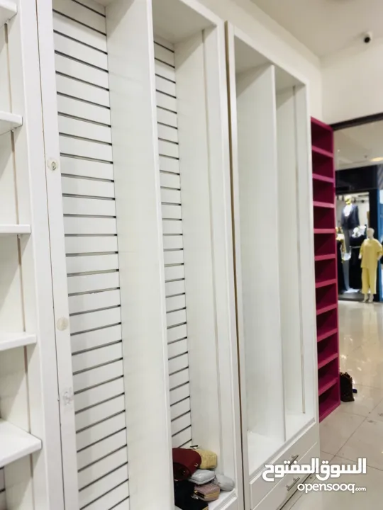 ديكور خشب محل كوزمتكس