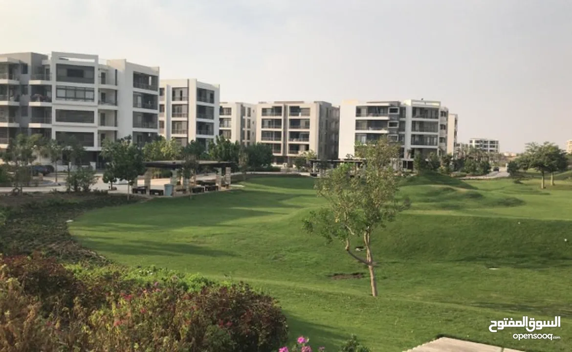شقة 4 غرف Duplex للبيع امام مطار القاهرة في كمبوند تاج سيتي التجمع الاول القاهرة الجديدة خصم 42%