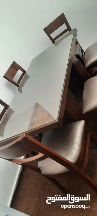 طاولة سفرة بحالة جيدة جدا