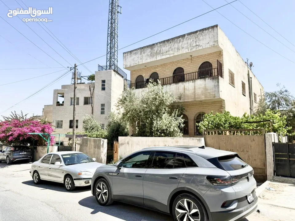 عمارة سكنية على ارض نصف دنم 511 متر مربع تتكون من ثلاث طوابق  منطقة هادئة و قريب من شارع المطار