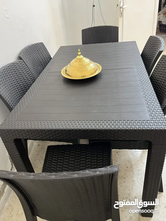 طقم كنابيات خشب زان مع طاولة سفرة