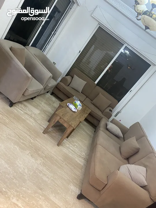 طقم كنب تفصيل مكفول مع طاولات