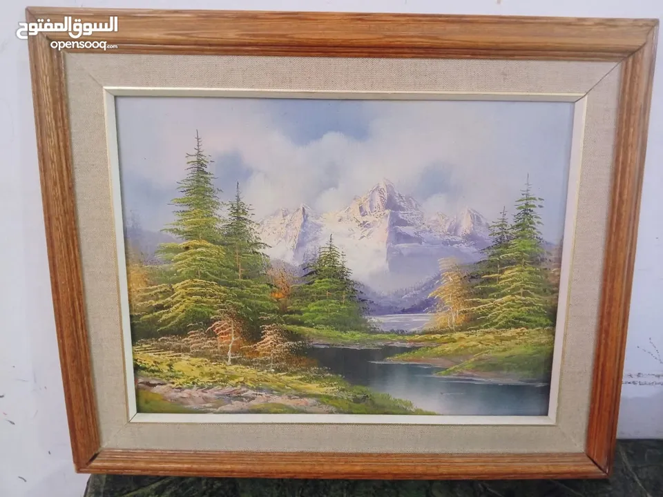 لوحات  رسم زيتي.. وتطريز