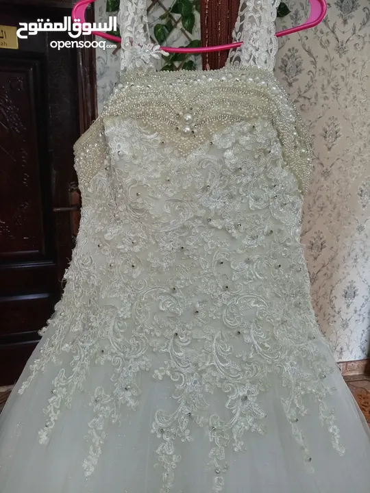 فستان زفاف مع الطرحه للبيع