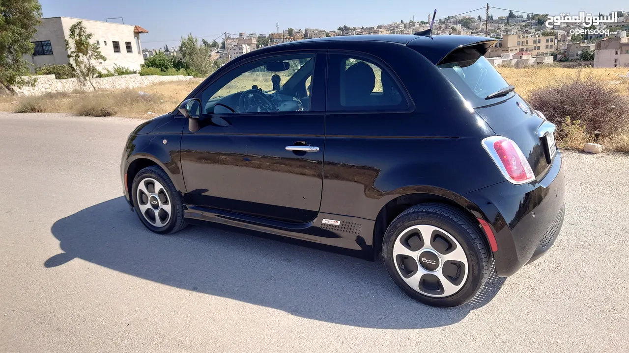 فيات 500e موديل 2017 لون اسود