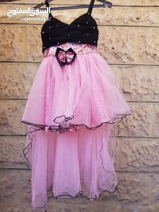 ملابس بناتي