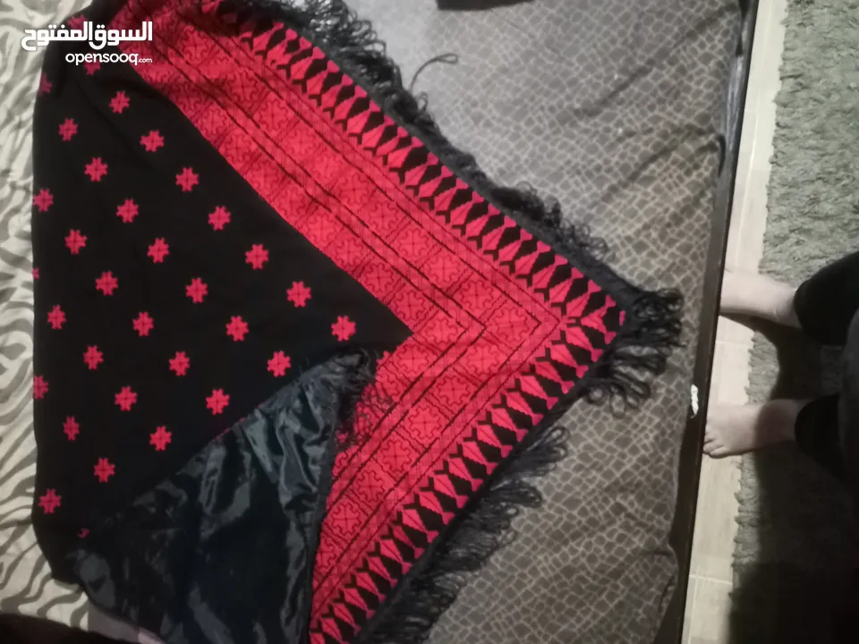 مطرزات وفستان حفلة