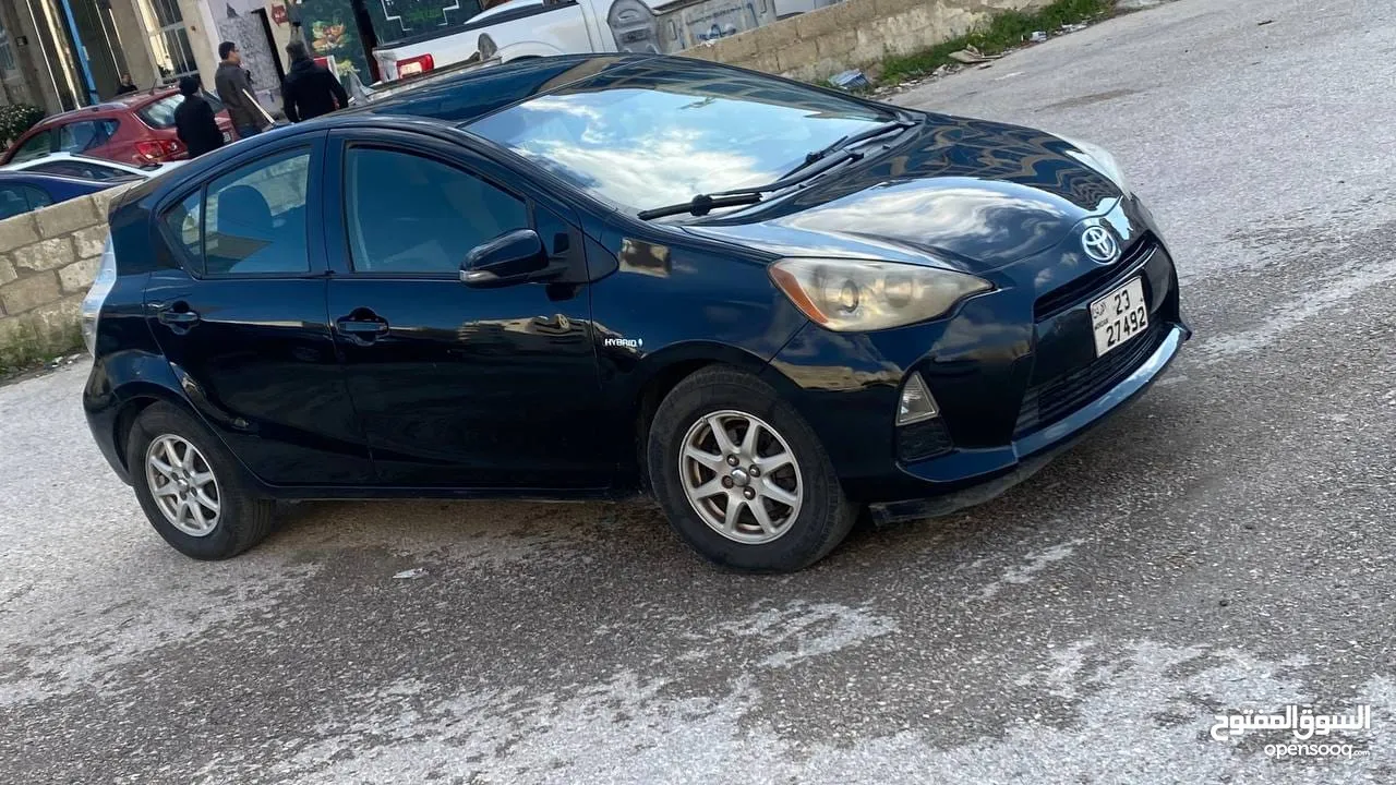 TOYOTA PRIUS C 2012للبيع كاش او اقساط