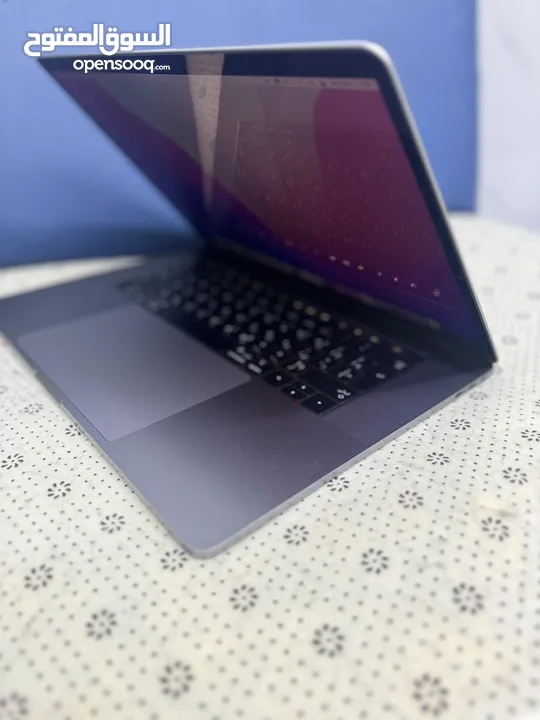 MacBook Pro A1990 2019 i7 4gb Radeon