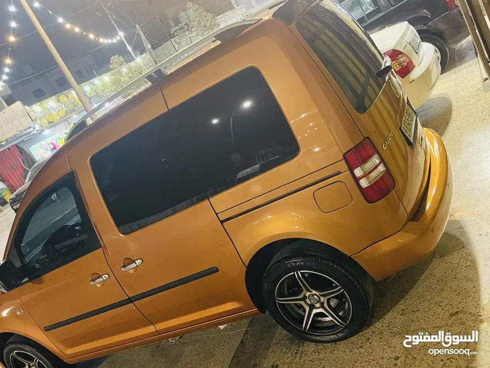 كادي بالكرتونه 2014 كراسي اصلي عداد قليل موجوده بالخليل